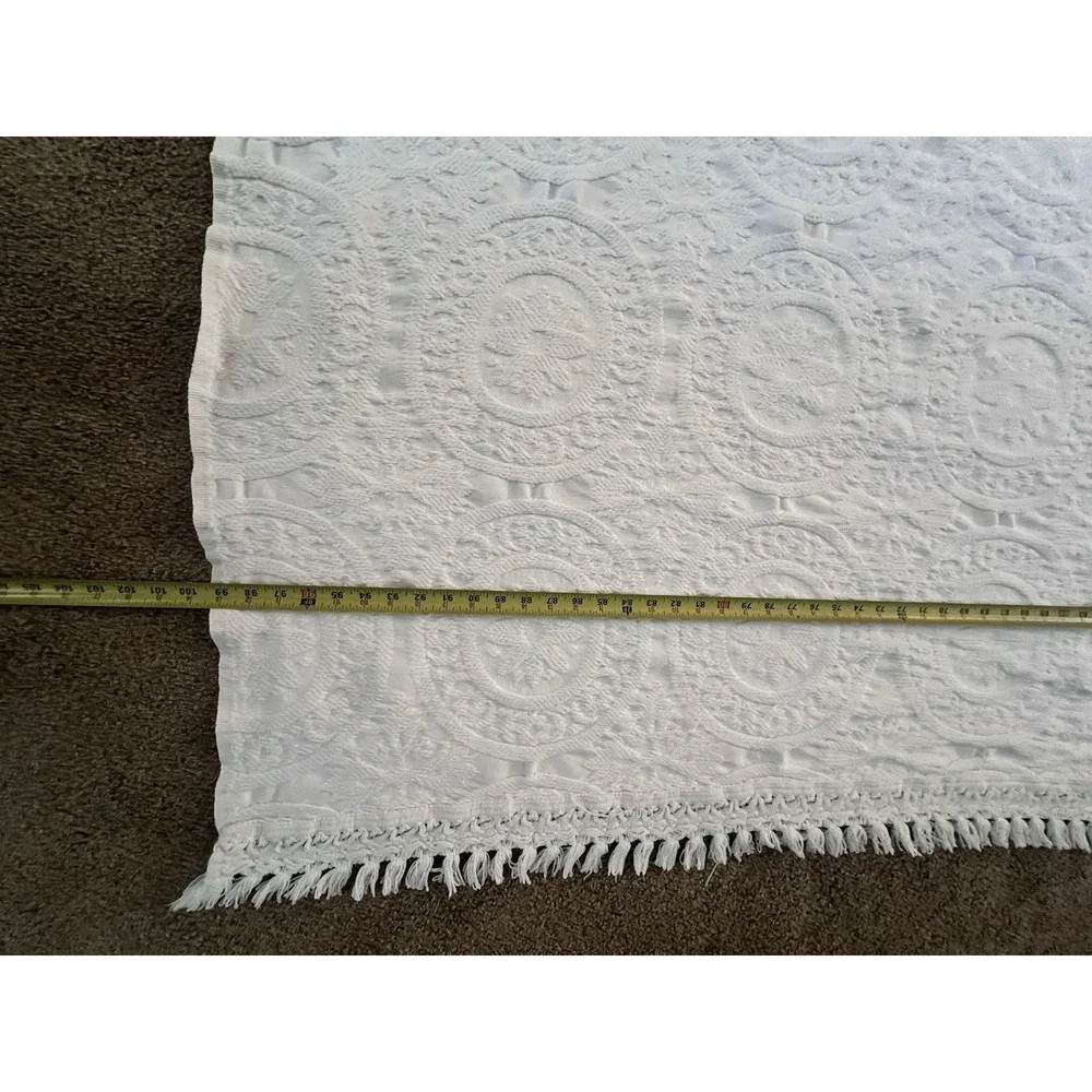 Vintage Cannon Matelasse Bedspread White Medallions Floral Fringe Twin